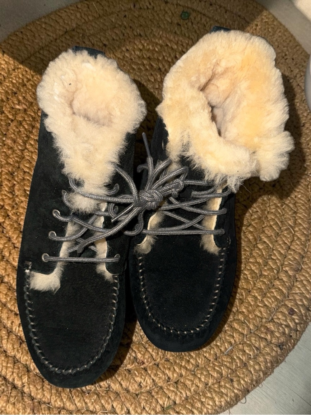 Ugg Black Chickaree Shearling Lace Up Boots Sz 6 Women’s
